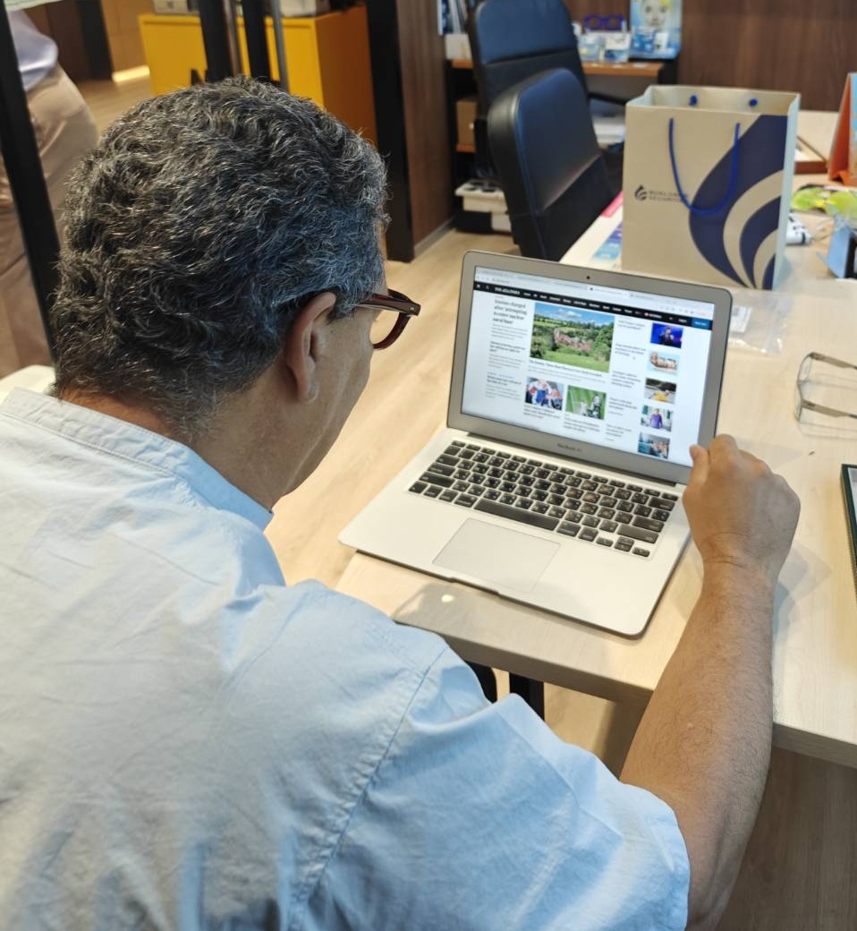Customer reading with super reading lenses